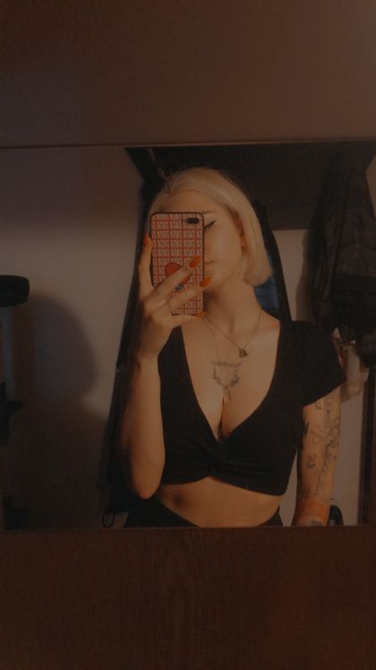 elliari OnlyFans picture