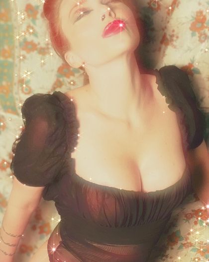 moiraontheneedle OnlyFans picture