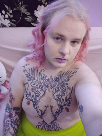 EnbyFloraWh0re