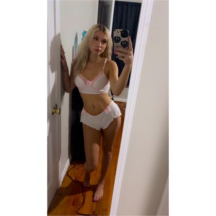 babygirlkellz OnlyFans picture