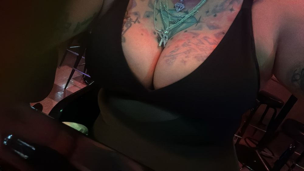 r2304 OnlyFans profile picture