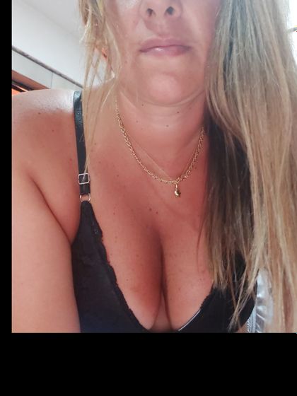 tusister OnlyFans picture