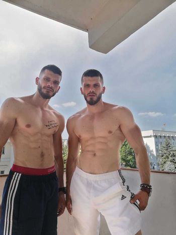 perfectwins OnlyFans - Free Trial - Photos - Socials FansMetrics