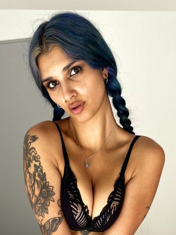 Yanay / Kinky girl