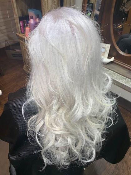whitehairmaven OnlyFans picture