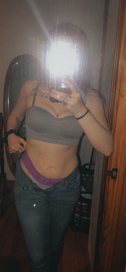 leavethemonred OnlyFans picture