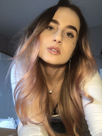 christinehanger OnlyFans picture