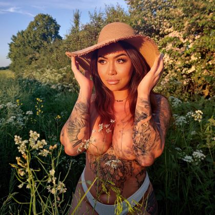saraanninked OnlyFans picture