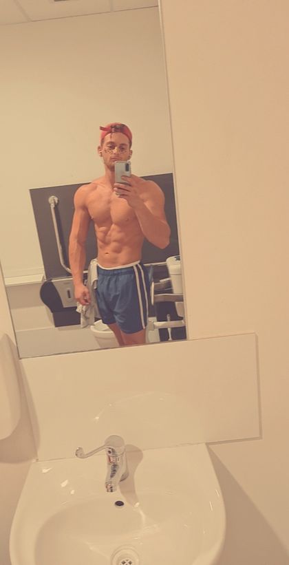 lewismirin OnlyFans picture
