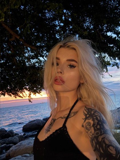 sofaaaaaaaaaa OnlyFans picture