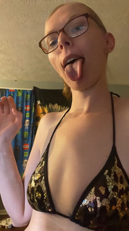 kikipawg OnlyFans picture
