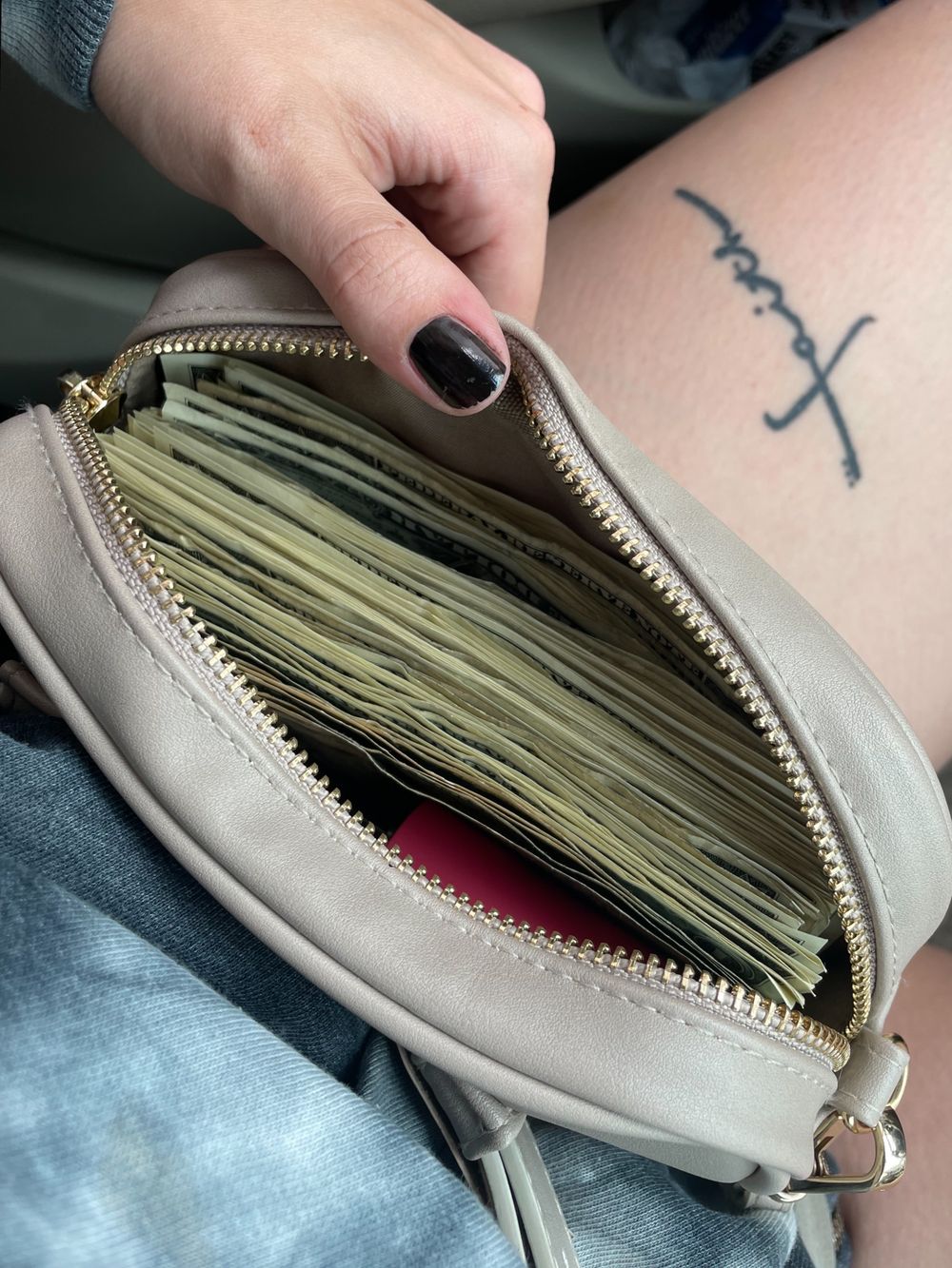 anastripping OnlyFans profile picture