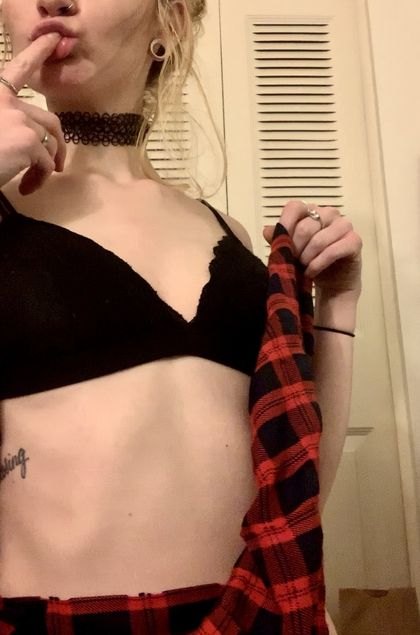 queenxxbee OnlyFans picture