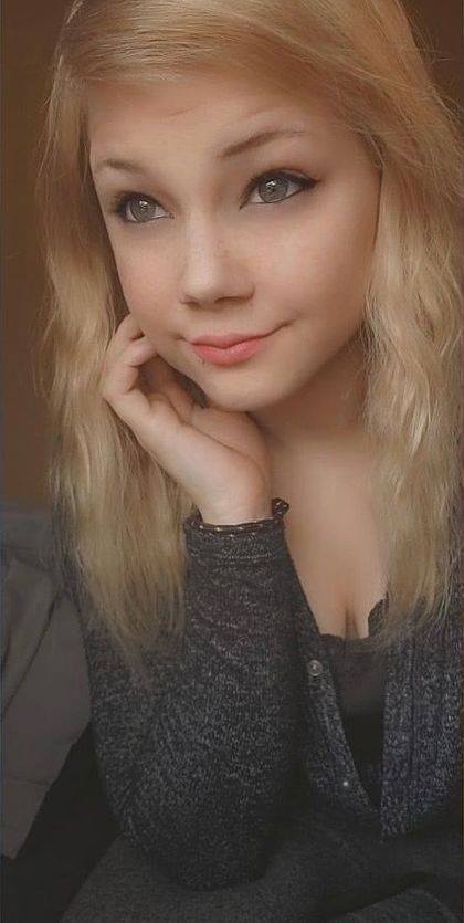 Best Hot Littleleah69 OnlyFans Accounts | FansMetrics.com