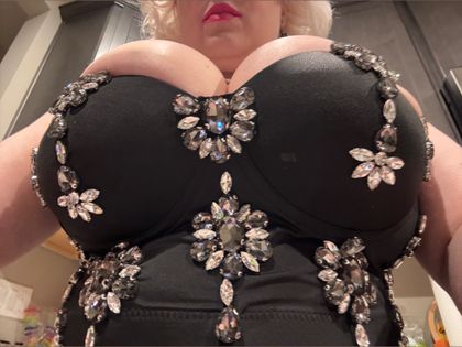 curvymmonroefree OnlyFans picture
