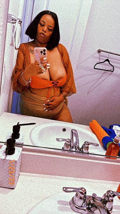 queenneek OnlyFans picture