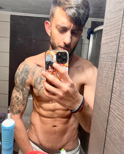 karad_im12 OnlyFans picture