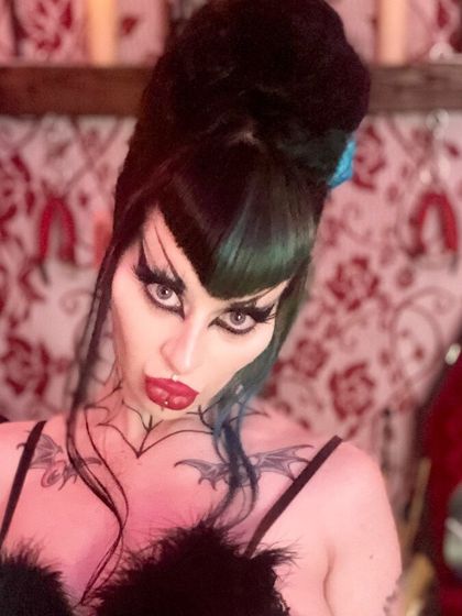 mistresselura OnlyFans picture