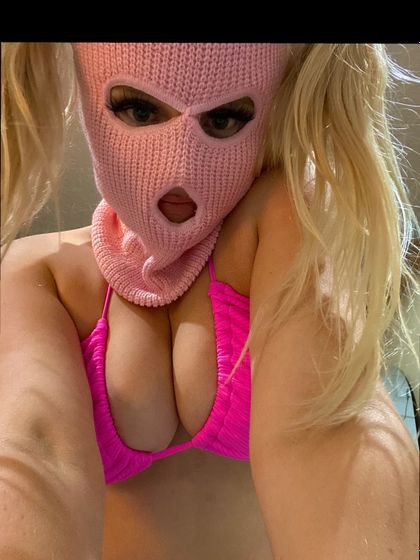 russianblondey OnlyFans picture