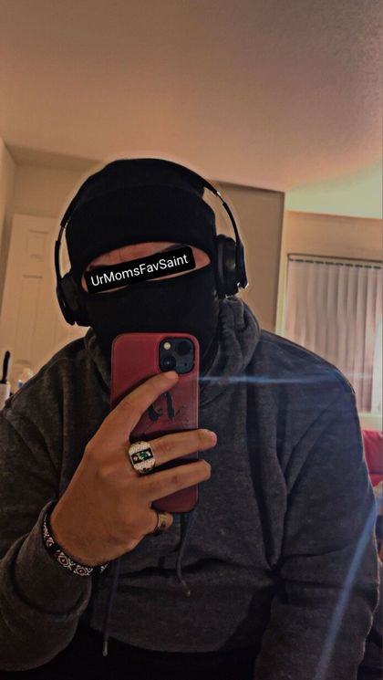 urmomsfavsaint OnlyFans picture