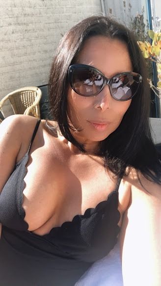 Yourhotwalkingbabe