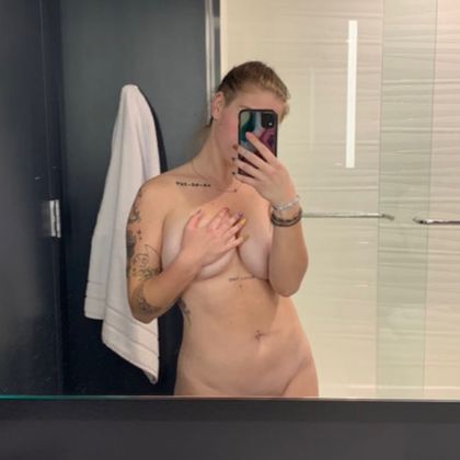 starvinartistvinni OnlyFans picture
