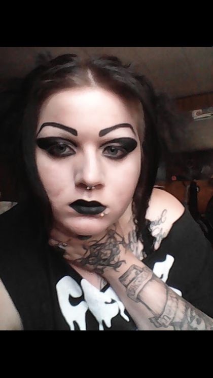 yourthiccgothgf OnlyFans picture