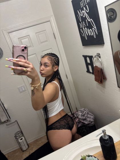 nay2pr3tty OnlyFans picture