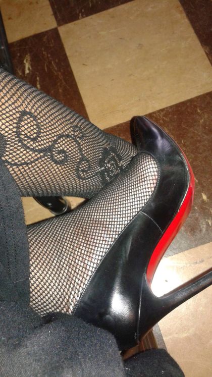 footsniffing OnlyFans picture