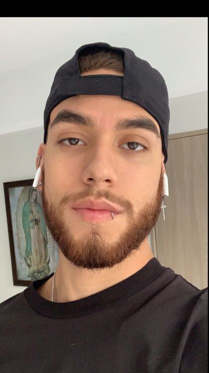 axelvalentino11 OnlyFans picture