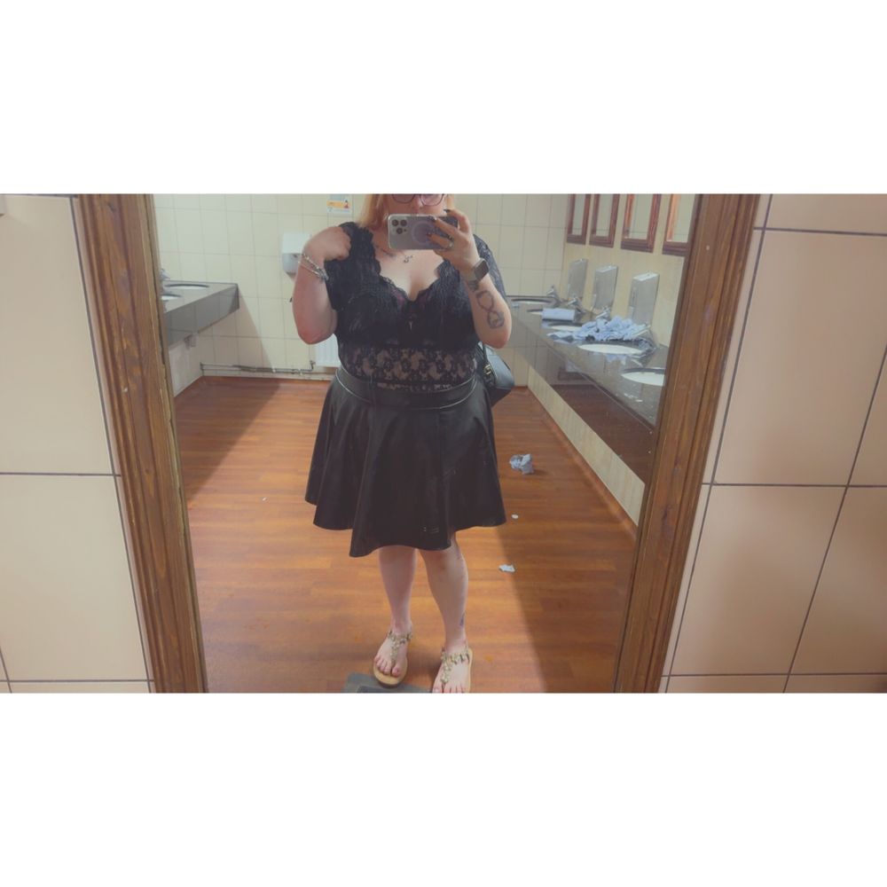 obedientcurves OnlyFans profile picture