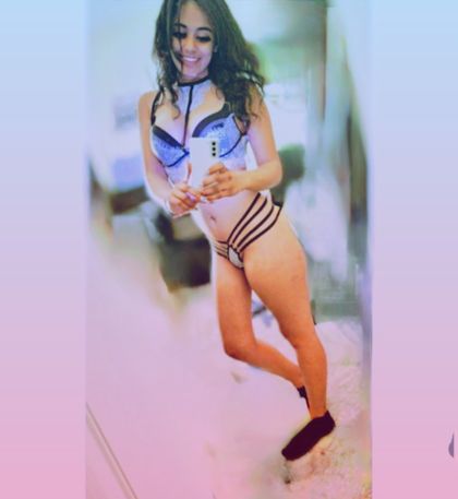 Best Hot Aleja Arango OnlyFans Accounts | FansMetrics.com