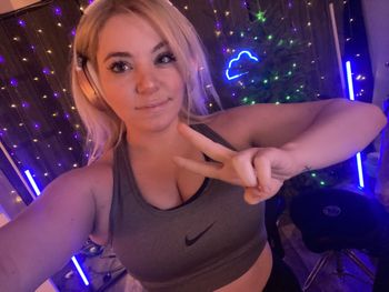 curvyllama OnlyFans - Stats, Graphs, Photos & Profile Comparisons