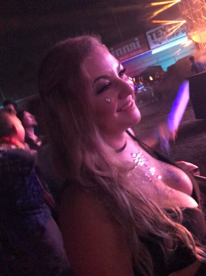 nicoleeolee OnlyFans picture