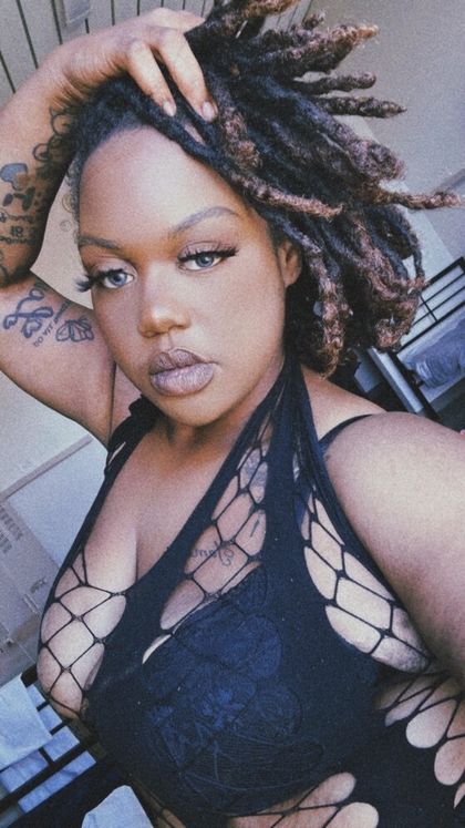 sincerlyhoneybeee OnlyFans picture