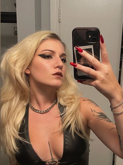 mira_black OnlyFans picture