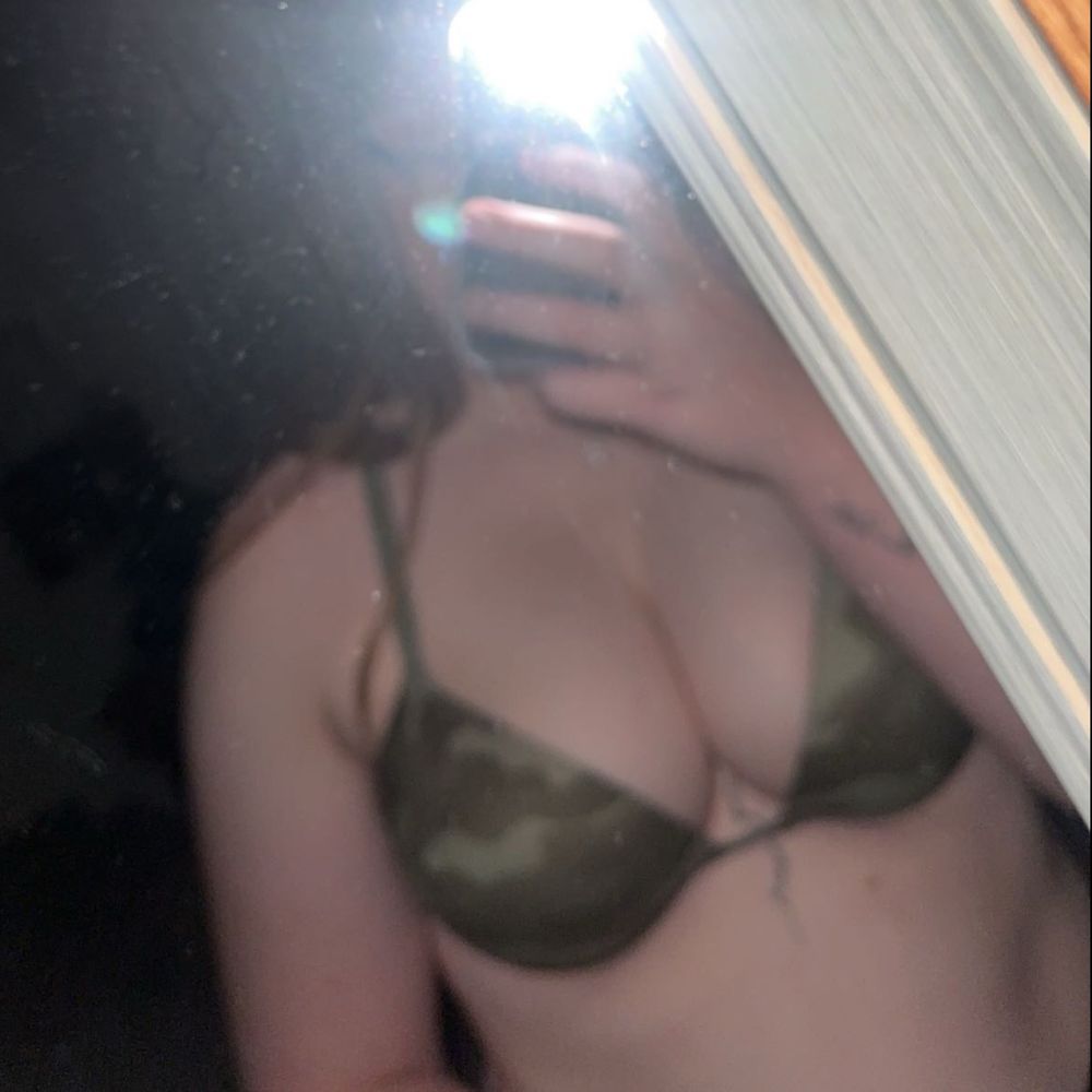 bella2332 OnlyFans profile picture