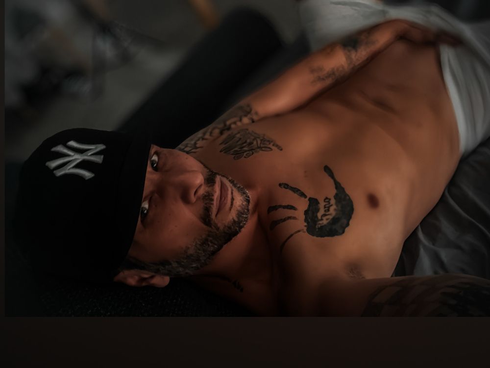 bisneakerboy OnlyFans profile picture