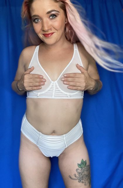 queenaniewett OnlyFans picture
