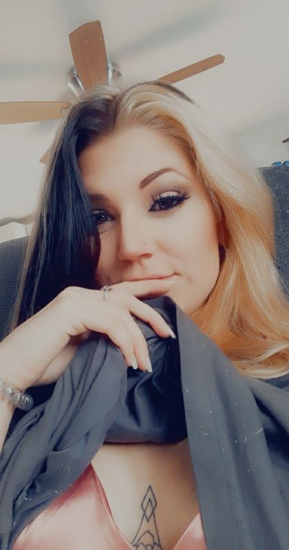 Best Hot Chelsealeigh OnlyFans Accounts | FansMetrics.com