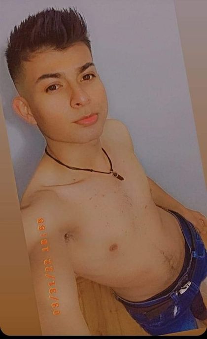 adrianv116 OnlyFans picture