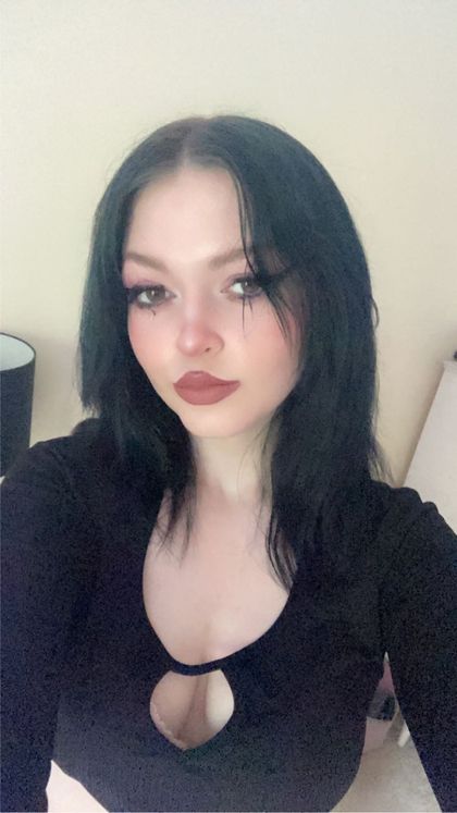 Best Hot Urfavslut OnlyFans Accounts | FansMetrics.com