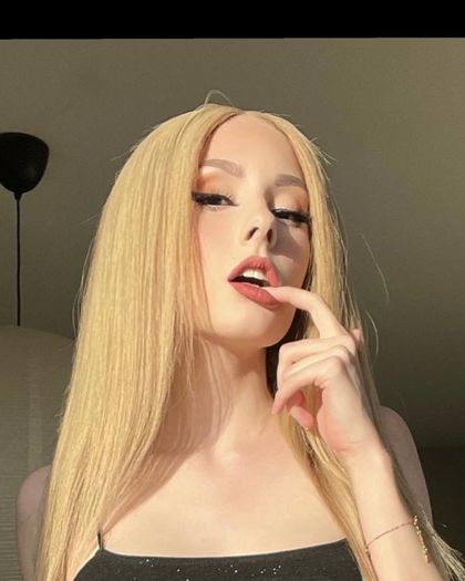 damania OnlyFans picture