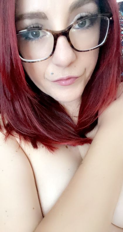 sexxyglassesgirl OnlyFans picture