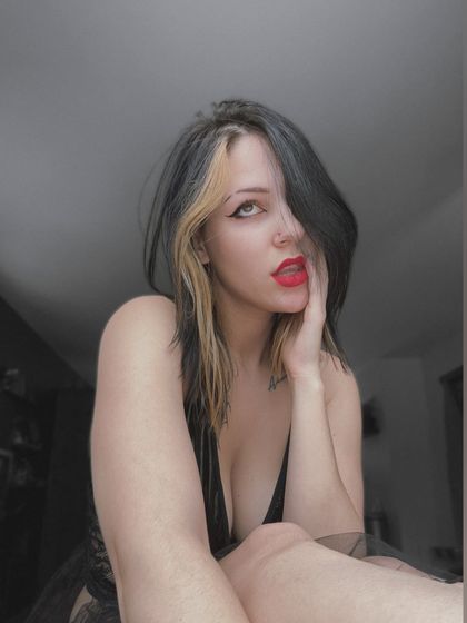 sarahlashe OnlyFans picture