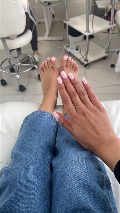julia_swiss_socks OnlyFans picture
