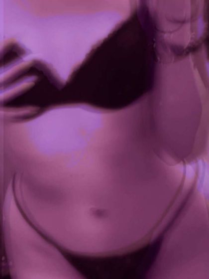 bl0nd3b1mb0 OnlyFans picture