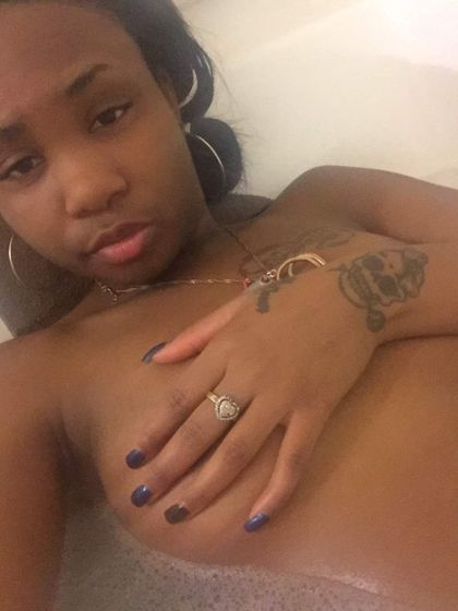 queenteee OnlyFans picture