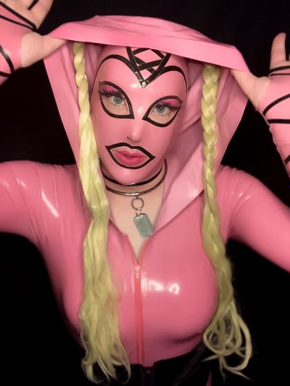 lovinlatex OnlyFans picture