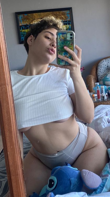 ne.liz OnlyFans picture